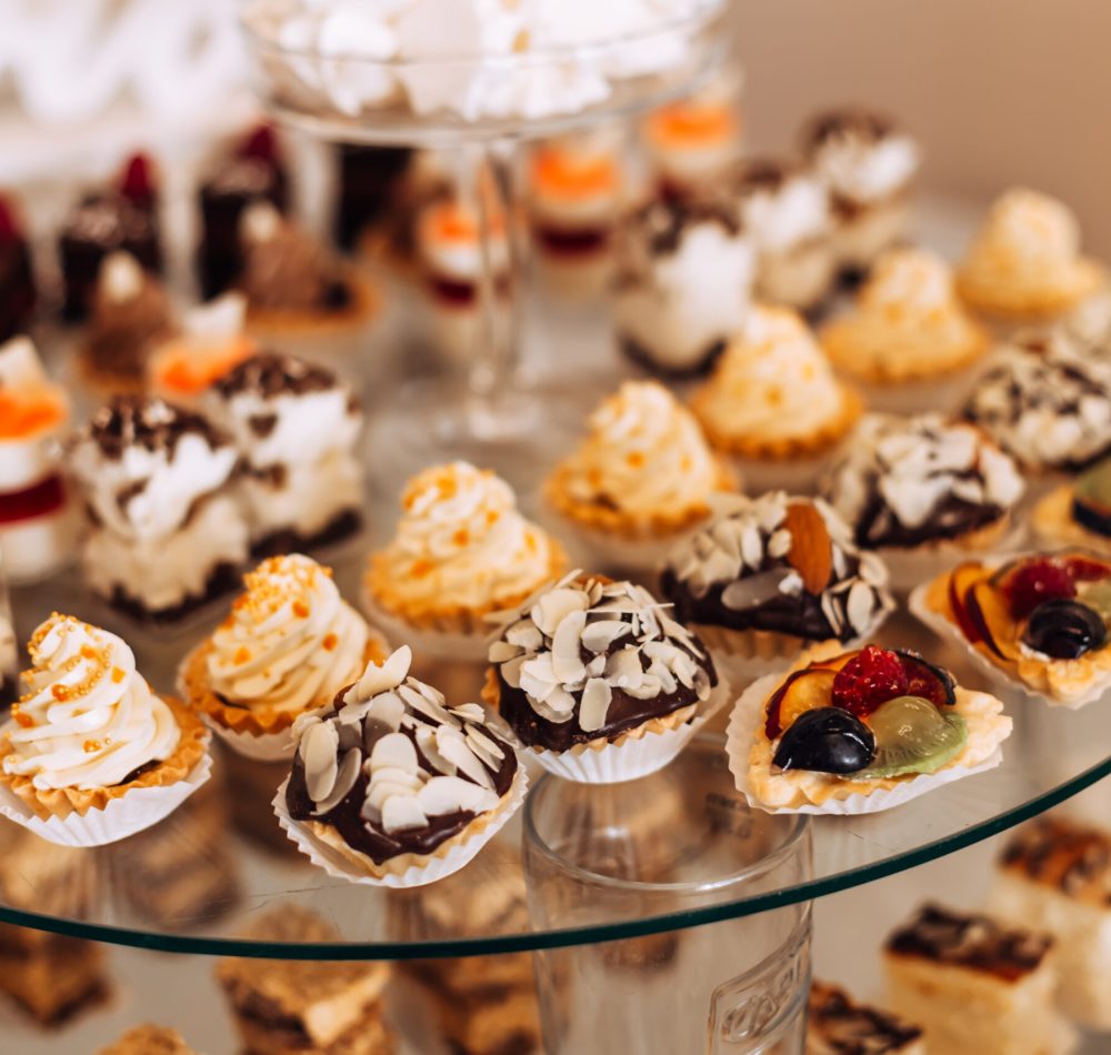 Close-up,Of,Delicious,Sweet,Buffet,With,Cupcakes.,Tasty,Food.,Wedding.